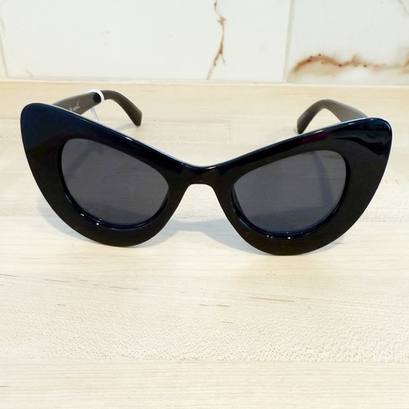 Free People Accessories - FREE PEOPLE Black Rounded Cat Eye Sunglasses NEW